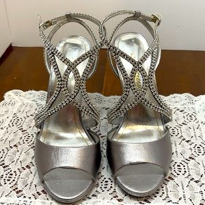 New Sz6 Caparros Silver Heels with Bling